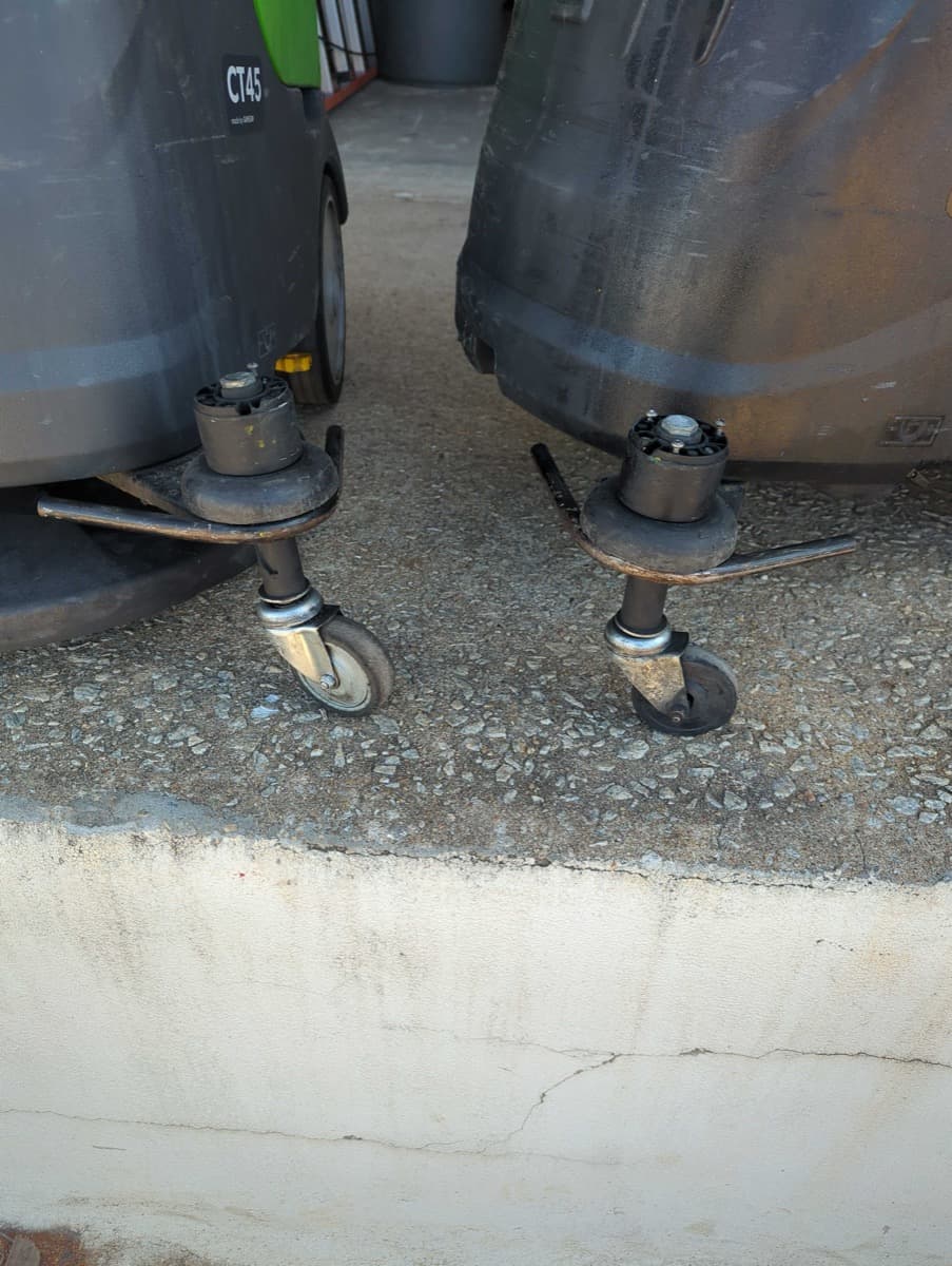 CT45 scrubber caster wheel replacement at Georgia Aquarium